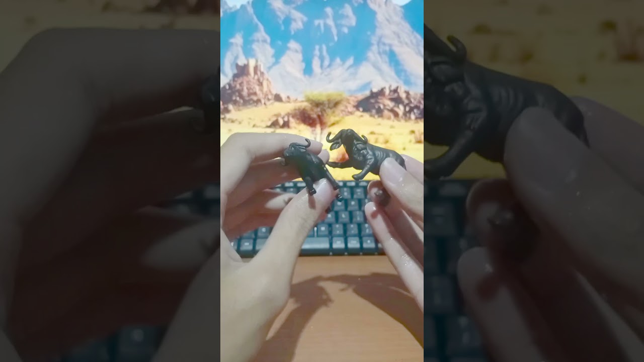 Animal Planet Mojo Minis vs Collecta Miniatur Box Of Mini Wild Animals Review - Cape Buffalo Kerbau