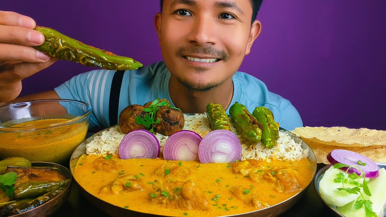 Eating Dhaba Style Kadhai Pakoda | Jeera Rice | Aloo chop | Bharwa Capsicum | Baingan bhaja | papad 