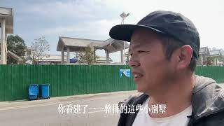 Download Lagu 風景漂亮的江岸，一大排的洋房停工了，不知什麼原因，雜草叢生 MP3