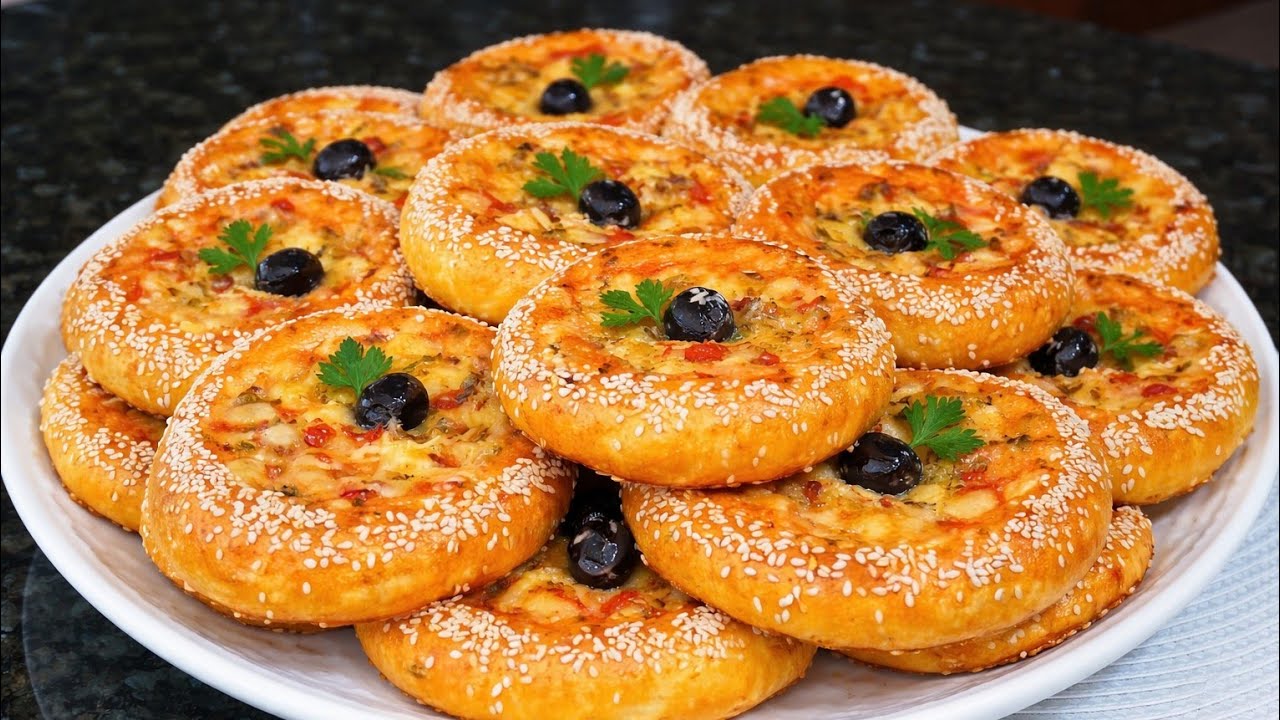 ميني بيتزا بعجينة خفيفة كيما لقطن و بطريقة سهلة و مبسطة و البنة 💪 قوة