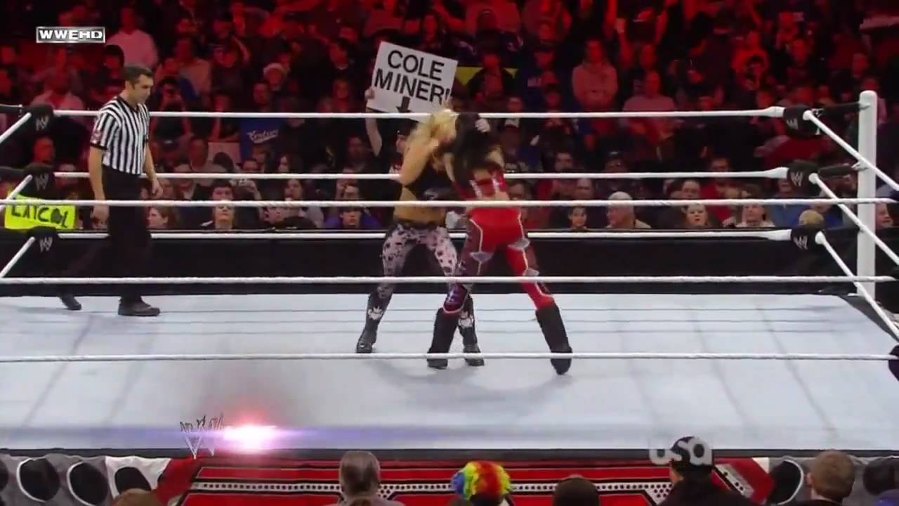 WWE RAW 12/06/10 Melina vs Natalya