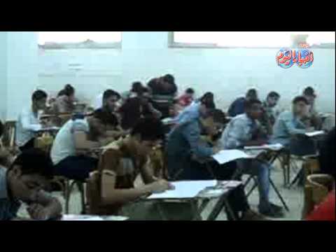 طلبة جامعة طنطا يؤدون امتحاناتهم تحت جو شديد الحراره