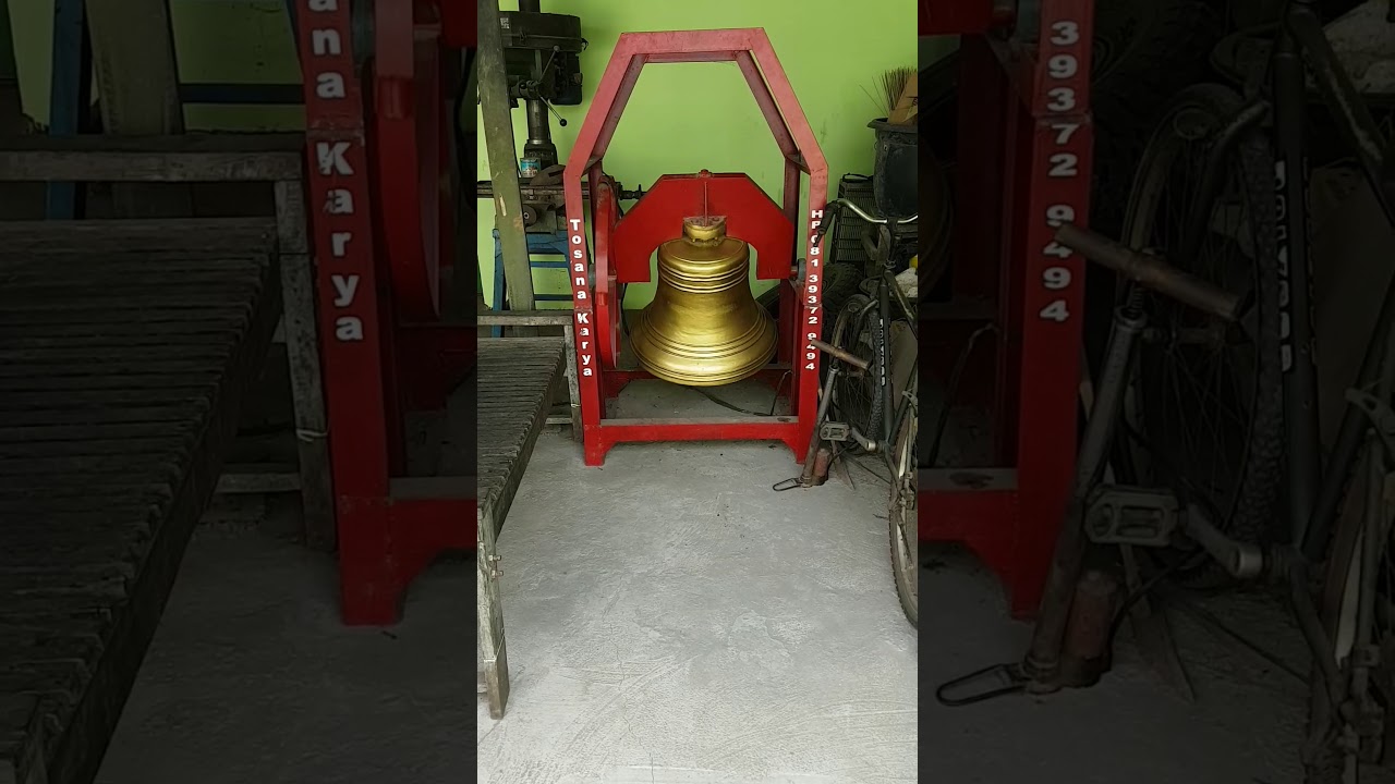 Lonceng gereja keras dan nyaring