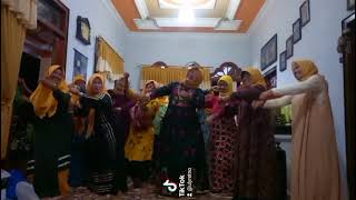 tiktok women lare jawi