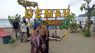 Arisan Keluarga di Pantai Gemah Tulungagung 