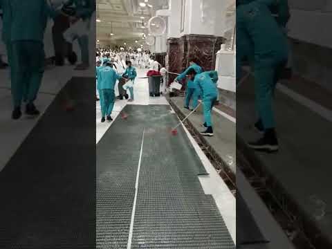 عمال الحرم المكي رائع جدا   