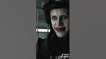 Bị cá mập cắn cắp rồi