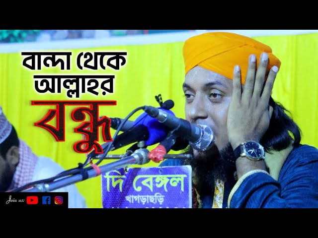 Yalangoch ayollarning katta dumbalari Debbi Garrining yalangoch fotosurati