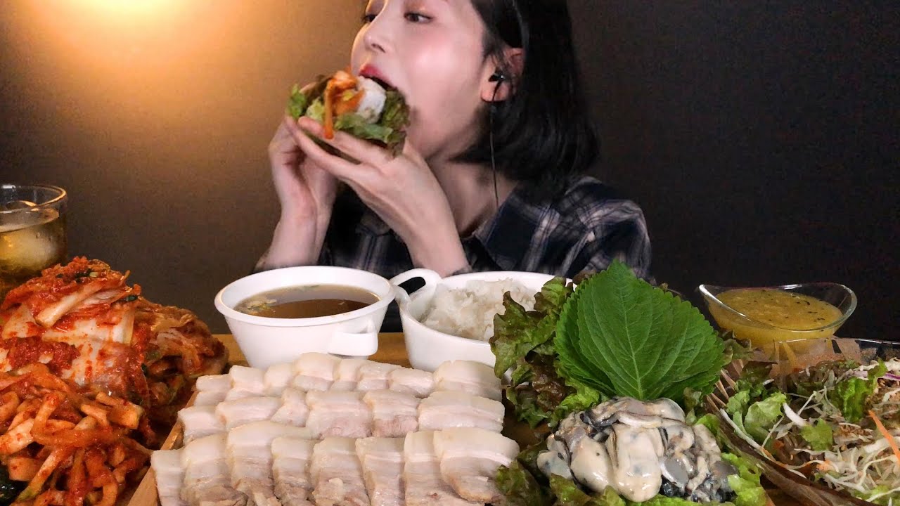 SUB)수육에 김장김치 파김치 굴 보쌈 먹방 쟁반국수까지 리얼사운드 Pork Bossam Mukbang ASMR