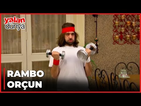 Videoda ayollar ozlarining peignuarlarini echib olishadi