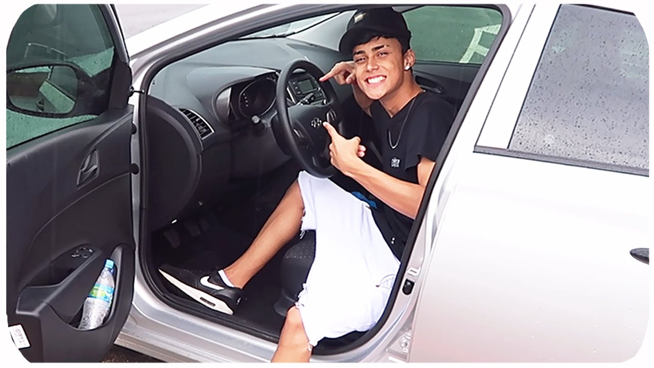 MINHA PRIMEIRA VEZ DIRIGINDO UM CARRO - YouTube