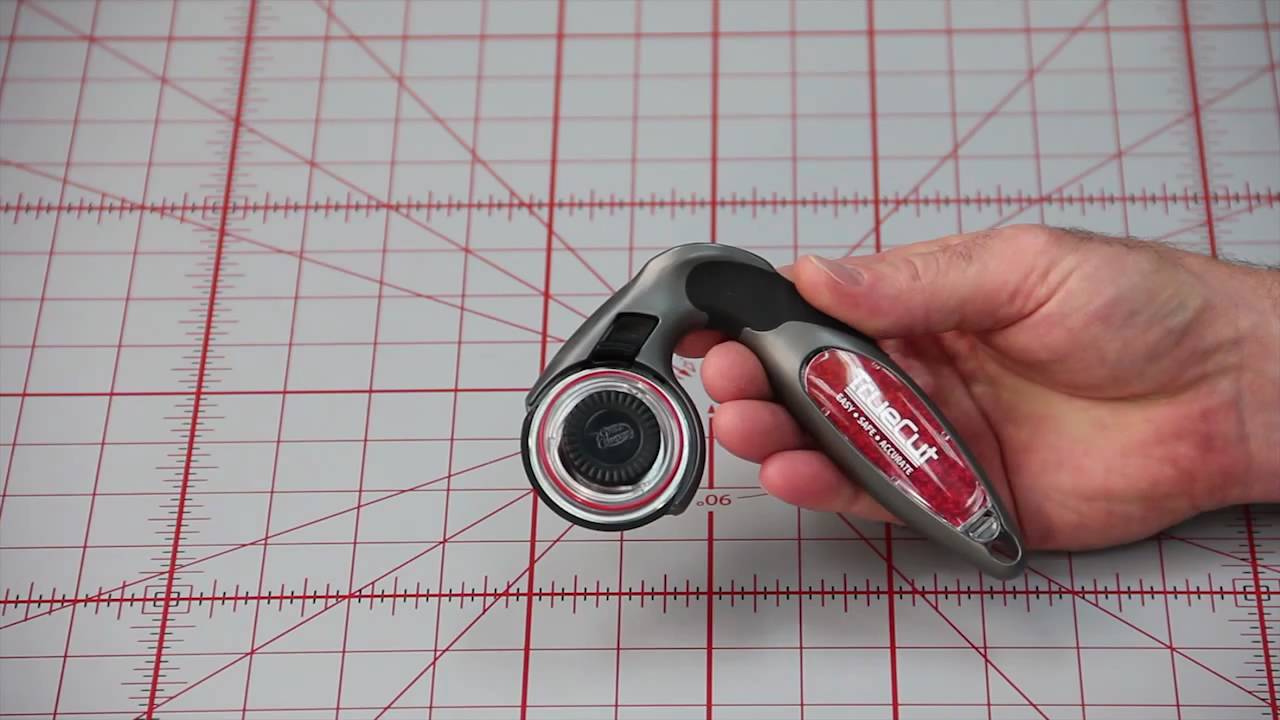 Making the TrueCut "My Comfort Cutter" rotary cutter left or right