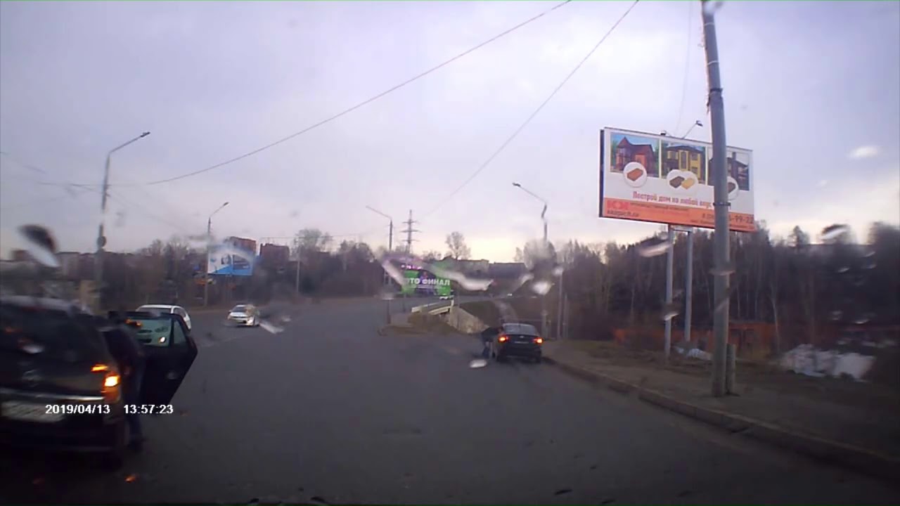 Авария Томск Коммунальный мост 13.04.2019(нетипичная махачкала) - YouTube