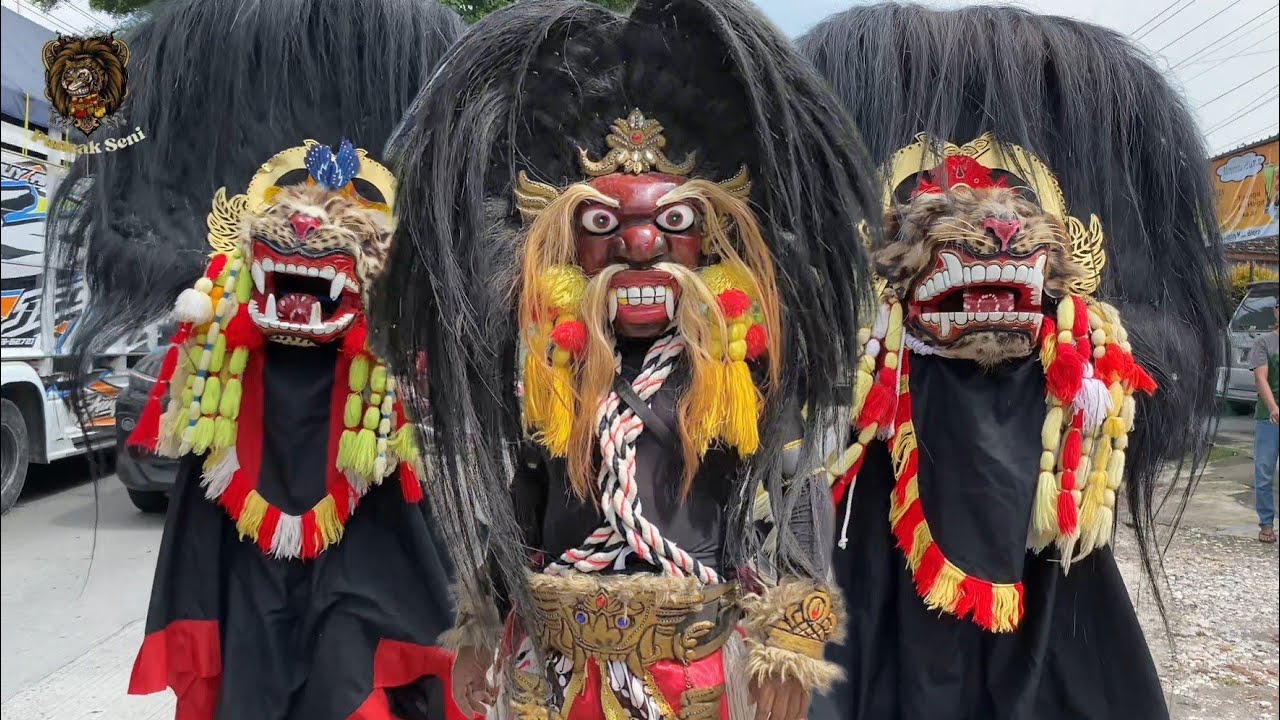 Arak arakan Barongan Blora Seni Barong SEKAR ARUM Live Maguan Sedekah Bumi