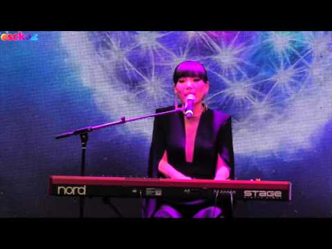 ESCKAZ in Stockholm: Dami Im (Australia) - Bridge Over Troubled Water (at Australian party)