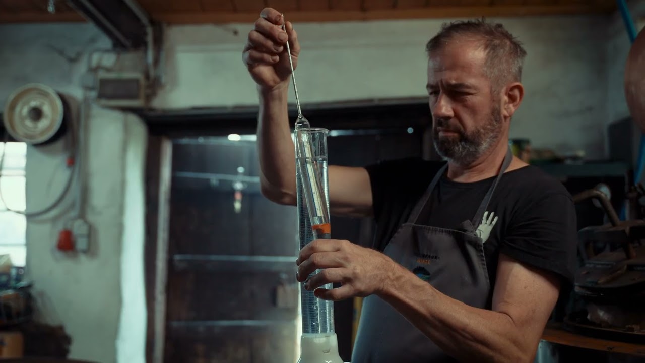 Schnapsbrennen der Edel­brände im Gasthaus "Zum Engel"