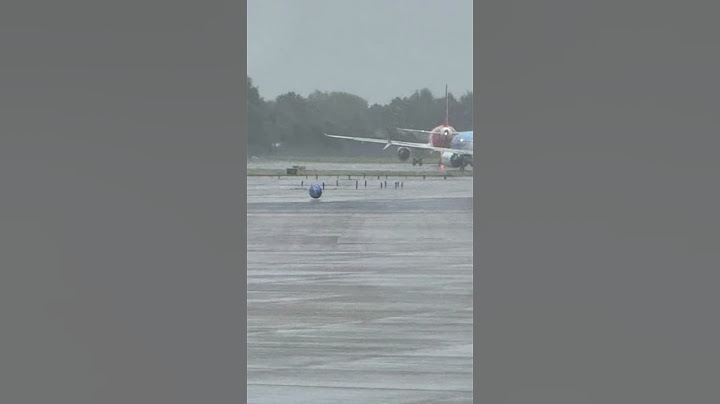 Jaime Maussan comparte un impactante video de un OVNI aterrizando en el aeropuerto de Manchester
