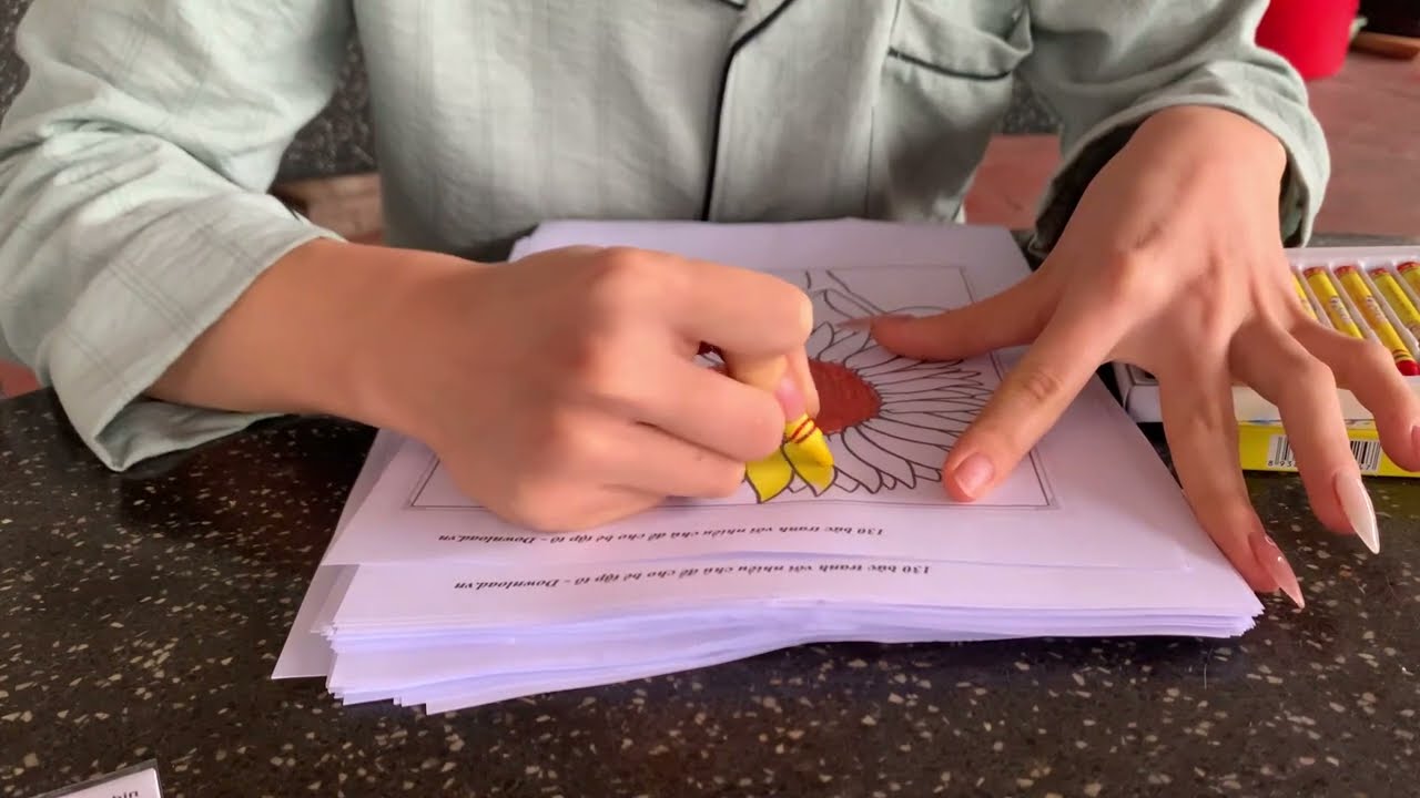 Today we're coloring a yellow daisy | Have a wonderful day!