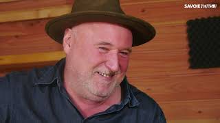 Savoie d’artistes : Tim O’Connor joue en live le morceau « Le coeur des montagnes »
