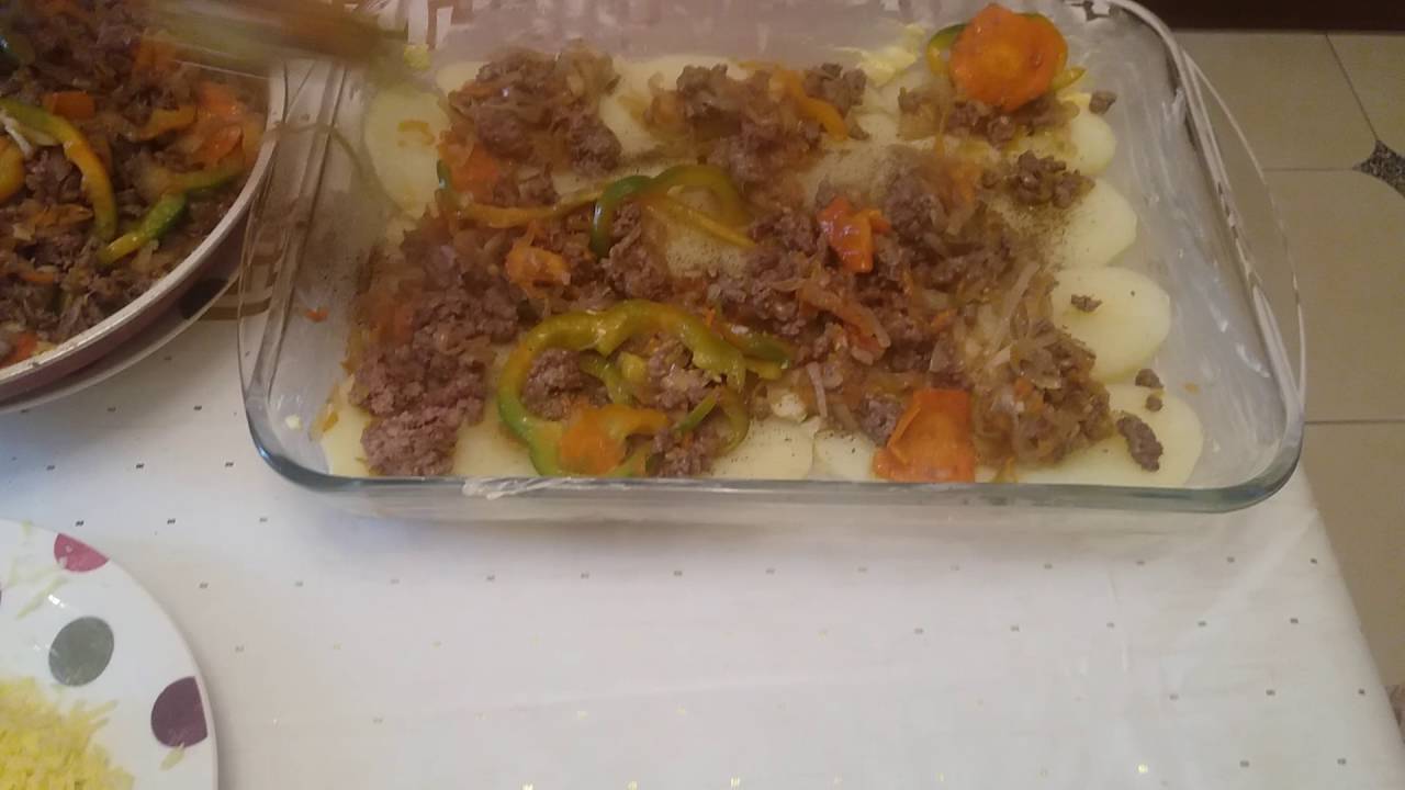 Готовим с любовью! Картошка с фаршем и овощами, запеченная в духовке.