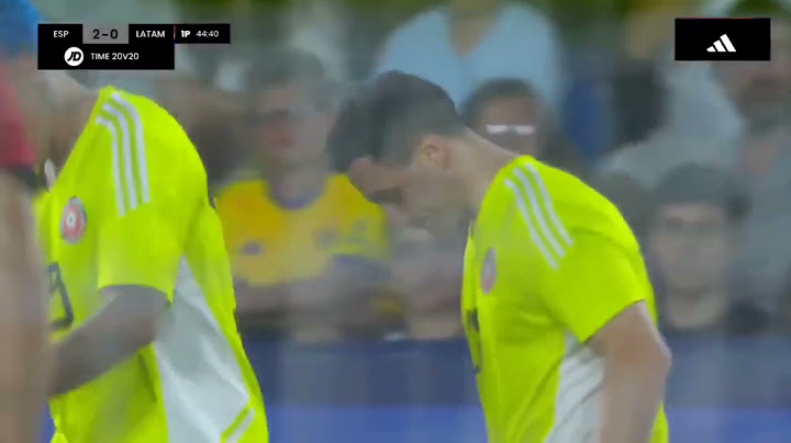 Momo tirando un corner