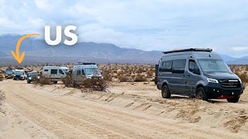 Meer dan 100 Sprinter-busjes offroad in de woestijn