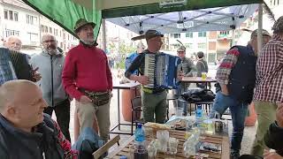 &quot; SUL CAPPELLO CHE NOI PORTIAMO &quot; CANTORI &quot;DA FILO&#39; DEL QUARTIER DEL PIAVE &quot;