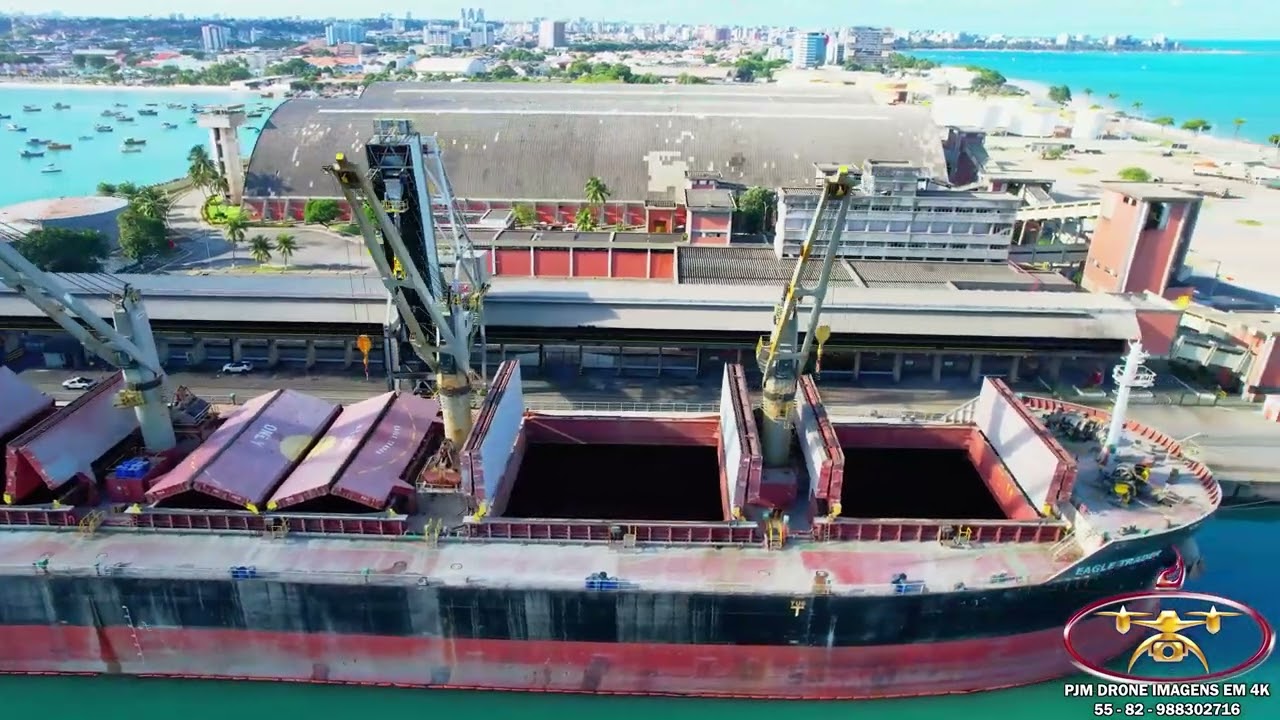 Navio MSC SEAVIEW | no Porto de Jaraguá | Maceió | Alagoas Brasil | visto de cima em 4K | Dji Air 2S