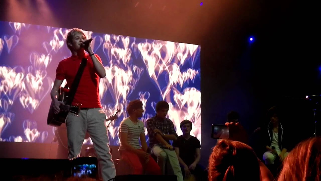 I Gotta Feeling, Stereo Hearts, Valerie + Torn (live): One Direction concert Melbourne 16/4/12