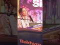 Cantando una versión acústica de mi nueva canción Paloma, en SiriusXM Front Row en Miami.