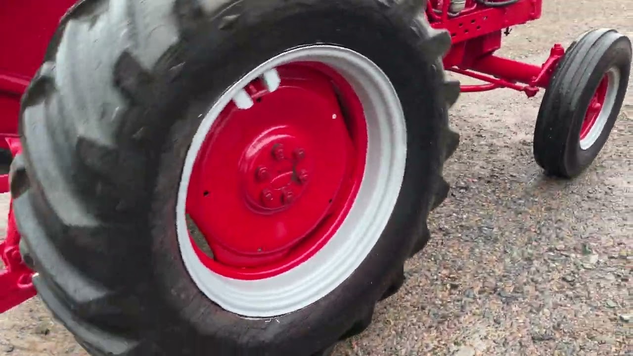 Veterantraktor McCormick International Farmall B450