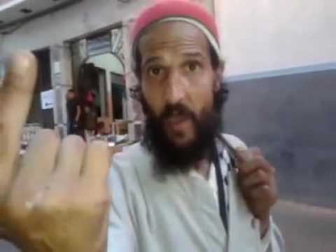 فصيح لسان حكيم لا تمل من سماع حديثه رغم مظهره الخارجي الزاهد