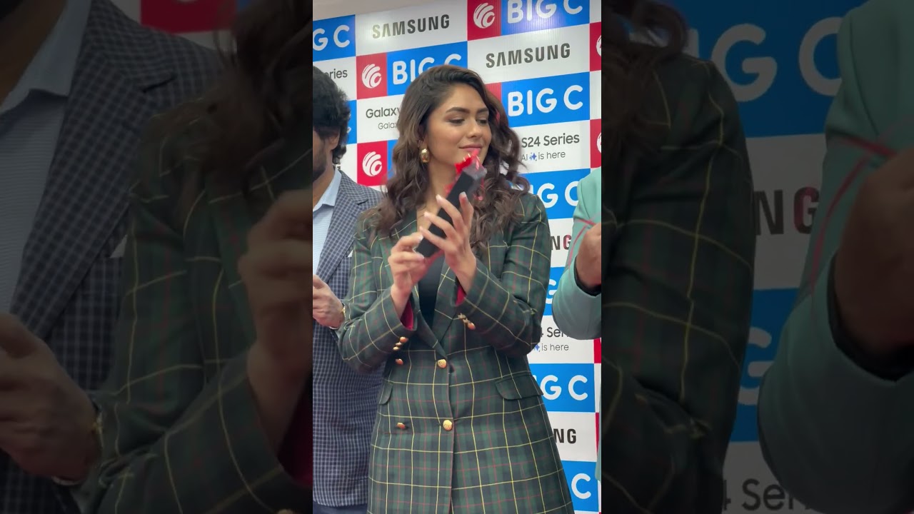 Actress Mrunal Thakur at Big C Store, Hyderabad