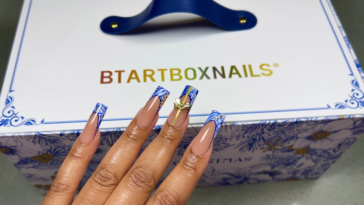 Unboxing the LIMITED EDITION BTARTBOX CHRISTMAS GIFT BOX 😱💙 - YouTube