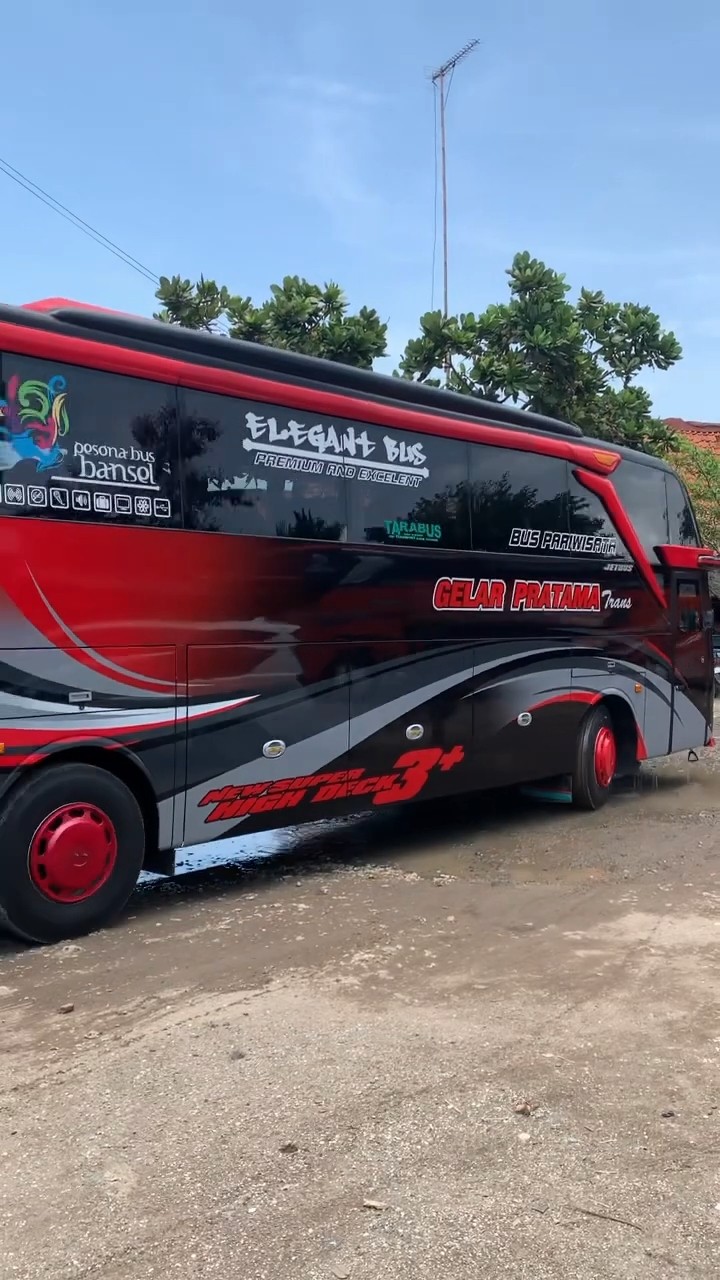 Bus Pariwisata Gelar Pratama: Mewah, Nyaman, dan Handal untuk Petualangan Anda