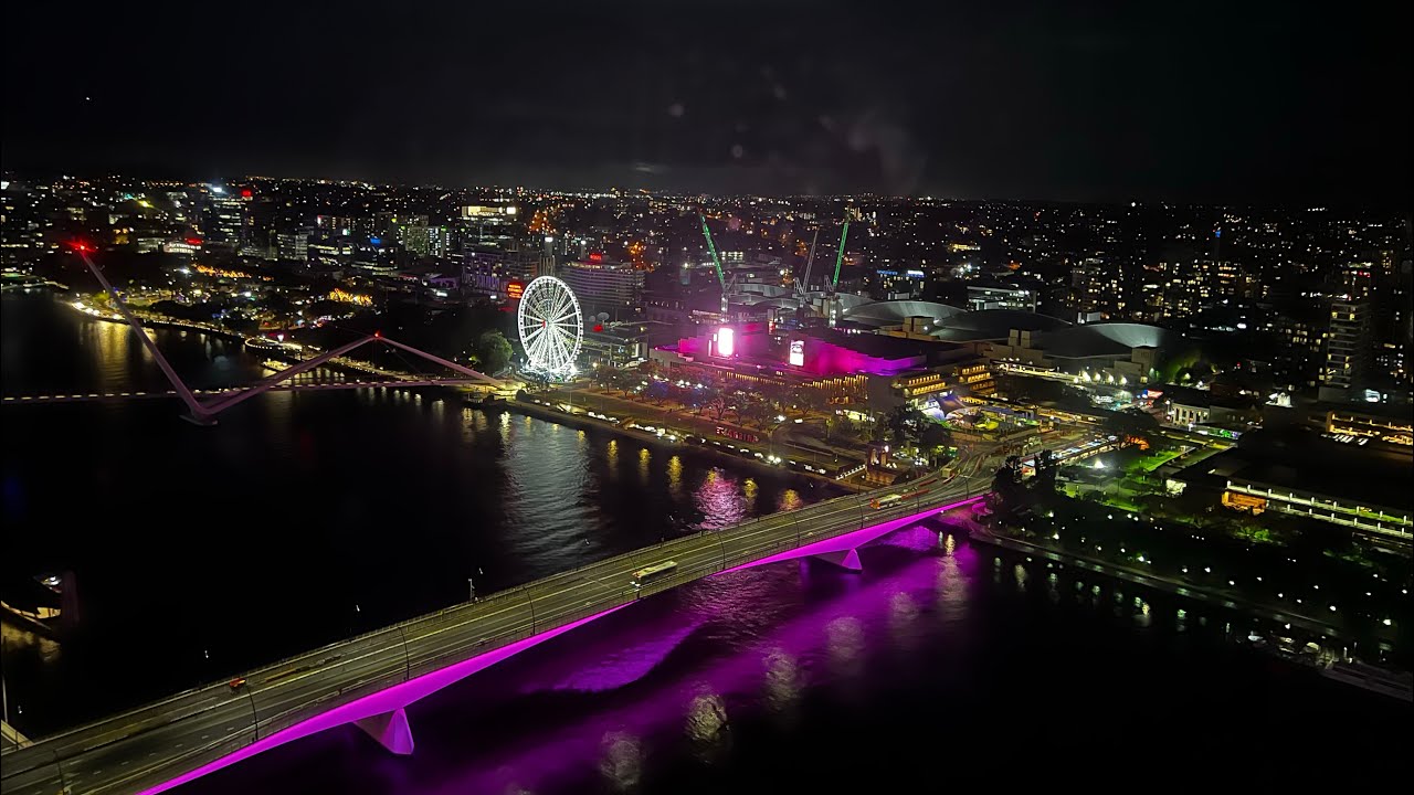 Staying at the luxury hotel in Brisbane, W Hotel Brisbane, Cool Corner Room. 入住奢華酒店 - W Hotel 布里斯本。