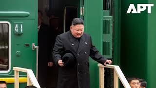 Download Lagu Kim Jong-uns kogelvrije trein ‘Sunshine’ arriveert in Beijing voor de overwinningsparade | APT MP3