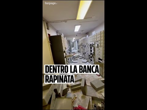 Questo è l’interno della banca rapinata oggi a Napoli