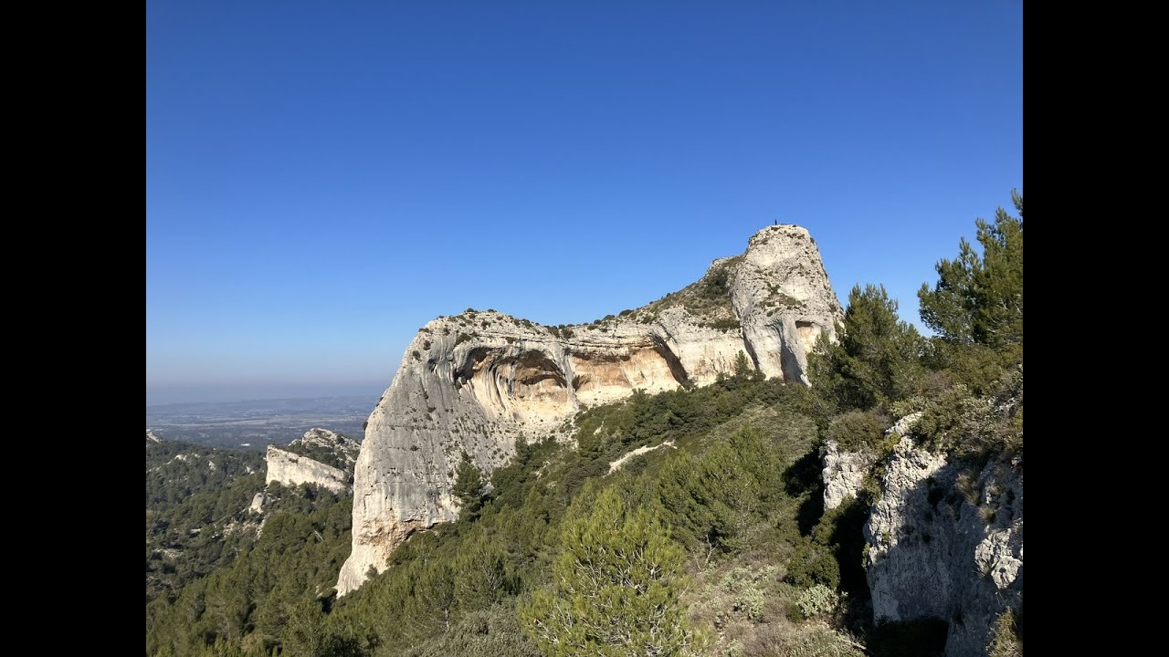 Randonnée dans les Alpilles: Le Mont-Gaussier par le sentier des échelles, le lac du Peiroou.