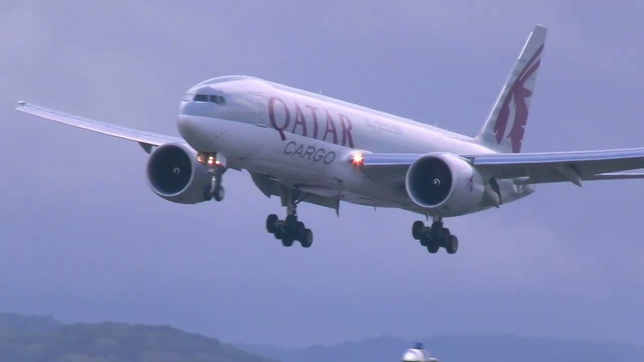 QATAR CARGO BOEING 777 LANDING PANAMA