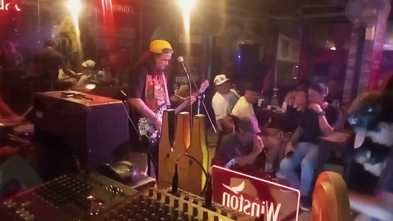 Never Ends live at Motorista Bar.