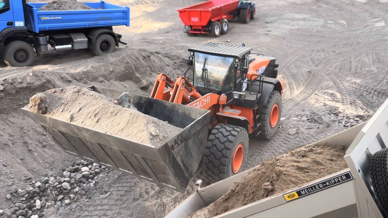 Hitachi ZW370 1/14 Hydraulic RC Loader Moving Dirt And Dump Trucks Working!