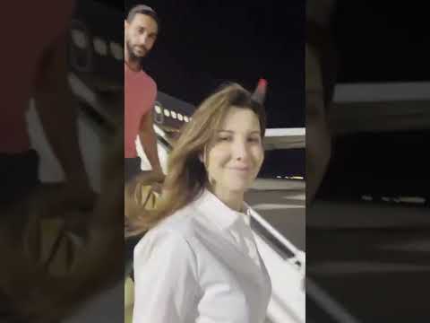 نانسي عجرم تأخرت الطياره ساعة ببيروت Nancy Ajram In Airport 