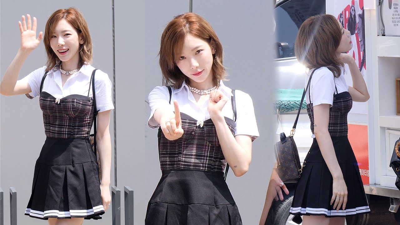 커피차 메뉴 보는 단발한 소녀시대 태연 직캠｜220728 아는형님 출근길｜Spinel