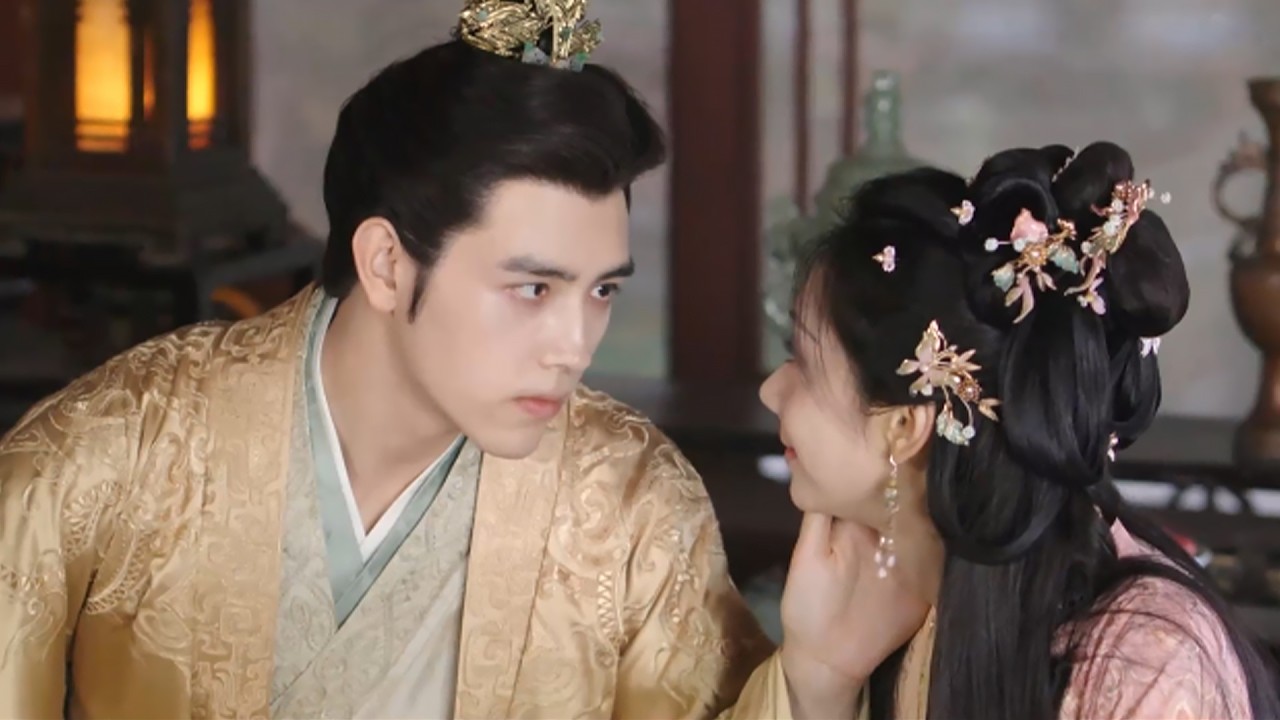 Золушка и Мастер всегда тянулись друг к другу и в конце концов встретились в наше время.