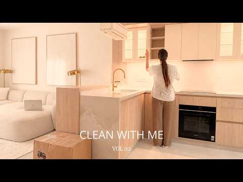 Moving out diaries | last kitchen deep clean, quiet reset & saying goodbye to our home