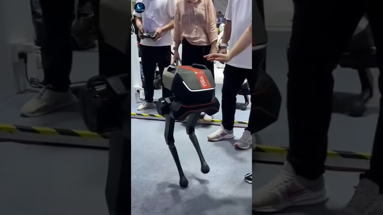 লোকগুলি কেন রোবটটিকে লাথি মারছে?🤯Why are people kicking the robot? #shorts #shortvideo
