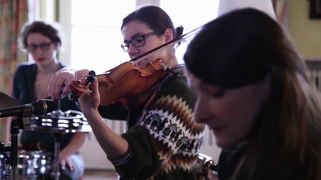 The Hike Sessions -- A Documentary about Music & Mountains: Kevin Basler - Weep For Us bekijken op YouTube The Hike Sessions -- A Documentary about Music & Mountains: Kevin Basler - Weep For Us bekijken op YouTube