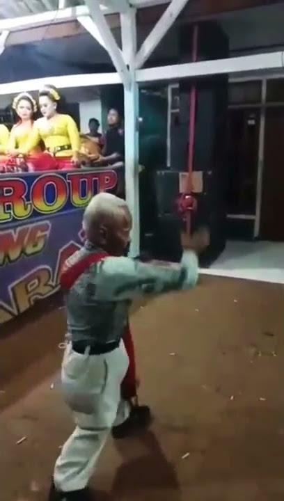 viral kakek pencak silat di tempat hajatan bikin ngakak