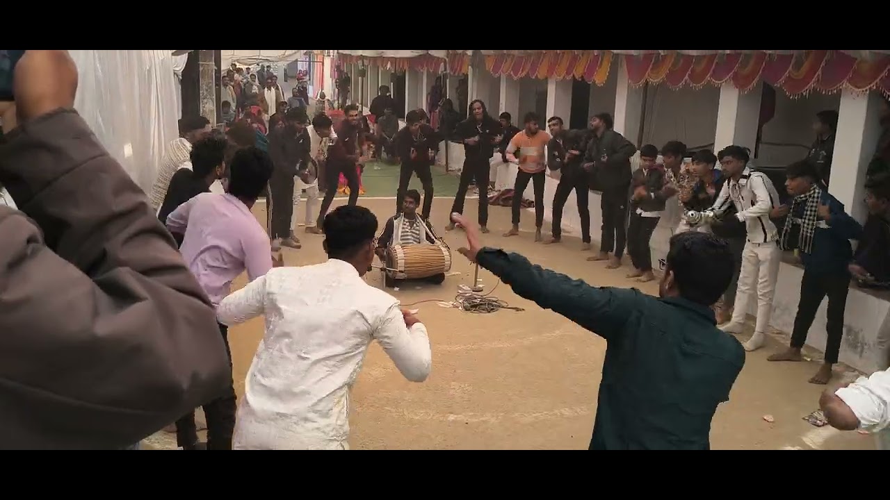 Panthi Party Kormi Bilaspur our Panthi party Dondki dono party dwara Manch Dondki me samuhik nritya